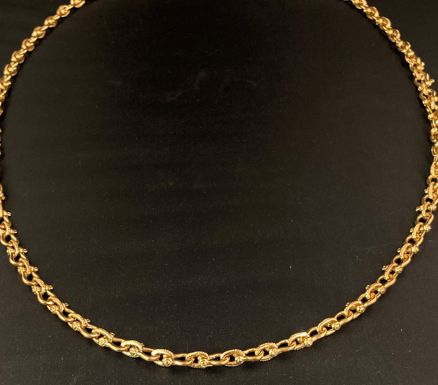 Gold Shackle Chain