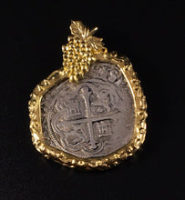 Load image into Gallery viewer, Mexico City 18k Grape Pendant
